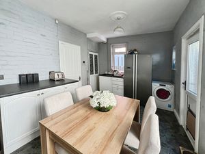 Kitchen Diner- click for photo gallery
